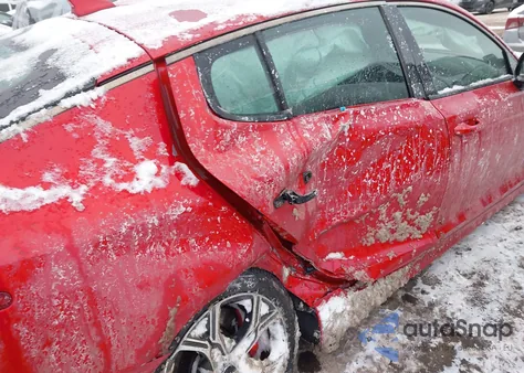 2018 Kia Stinger Gt2 z USA, uszkodzony, nr VIN KNAE55LC6J6013227